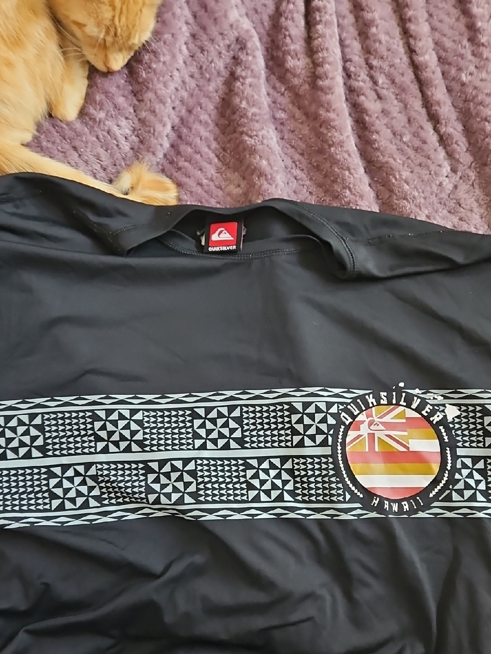 Quiksilver Black Short Sleeve Graphic Surf Tee with Hawaiian Emblem